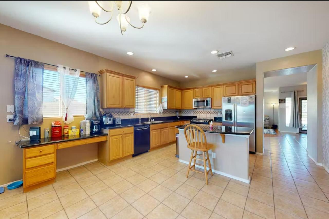 New! Stunning Peaceful - Very Close To Sports Complex * Peoria